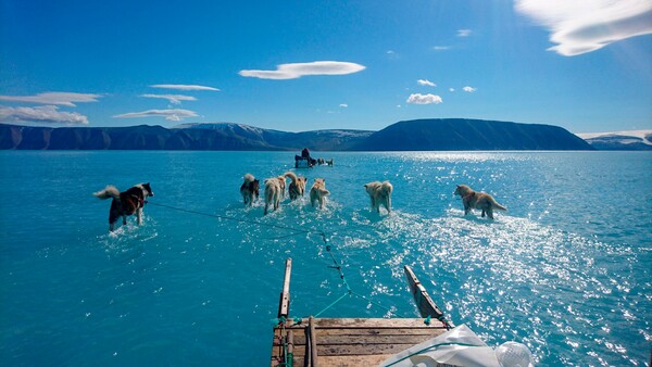 Γροιλανδία: Το στρώμα πάγου λιώνει «χωρίς επιστροφή»