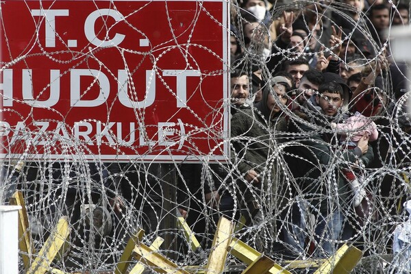 Guardian: Πρόσφυγες έγιναν πιόνια στο πολιτικό παιχνίδι του Ερντογάν- «Χωρίς μέλλον κι ελπίδα»