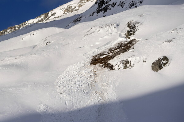 Χιονοστιβάδες έπληξαν χιονοδρομικά θέρετρα σε Αυστρία και Ελβετία - Τουλάχιστον 2 τραυματίες
