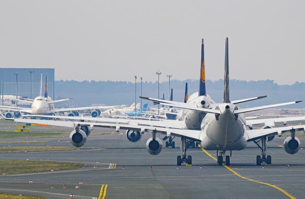 IATA: Απώλειες 314 δισ.δολ. στις διεθνείς αερομεταφορές λόγω κορωνοϊού