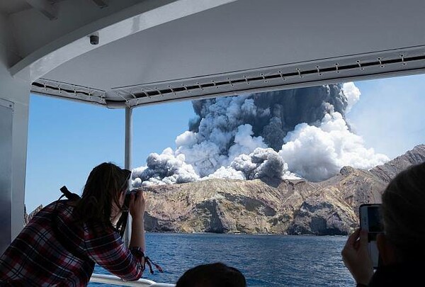 Νέα Ζηλανδία - Έκρηξη ηφαιστείου: 120 τ.μ δέρματος ζητά η κυβέρνηση για τους εγκαυματίες