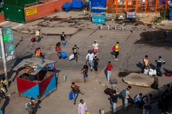Το lockdown της Ινδίας - Οι πρώτες εικόνες μετά την εντολή σε 1,3 δισ. ανθρώπους να κλειστούν σπίτια τους