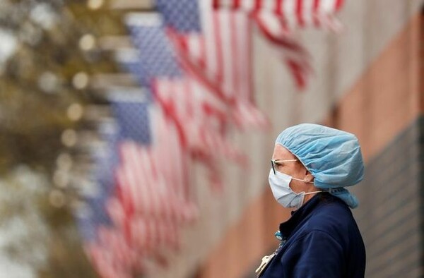 ΗΠΑ: Τουλάχιστον 13 μέλη του Κογκρέσου νόσησαν από κορωνοϊό - Ξεπέρασαν τις 150.000 οι νεκροί