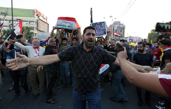 Τουλάχιστον 13 νεκροί μέσα σε 24 ώρες στο Ιράκ - Συνεχίζονται οι αντικυβερνητικές διαδηλώσεις