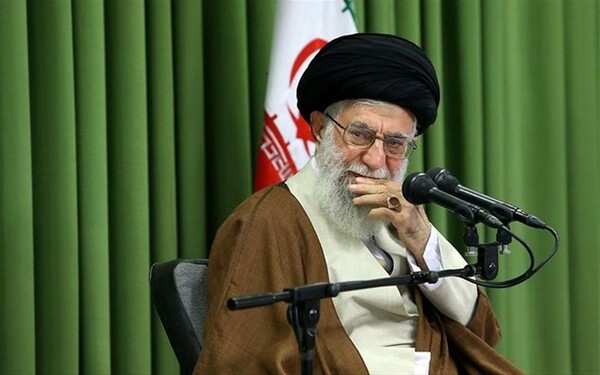 Παρέμβαση από αγιατολάχ Χαμενεΐ - Ζήτησε δημόσια ανακοίνωση για την κατάρριψη αεροσκάφους από το Ιράν