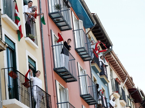 Guardian για Ισπανία: Τα λάθη που στοίχισαν χιλιάδες ζωές από κορωνοϊό