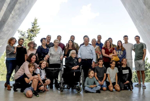 Μελπομένη Ντίνα: Η 92χρονη Ελληνίδα «Δίκαιη των Εθνών» συναντά τους Εβραίους που έσωσε από τους Ναζί
