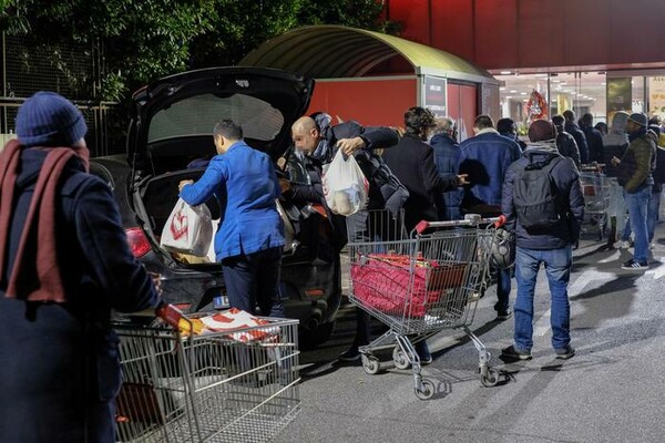 Κοροναϊός στην Ιταλία: Επιδρομή στα σούπερ μάρκετ - Οι απαγορεύσεις σε όλη τη χώρα μετά την ολική καραντίνα