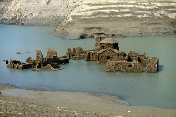 Ιταλία: Το αρχαίο χωριό που θα «αναδυθεί» από το νερό - Μετά από 27 χρόνια