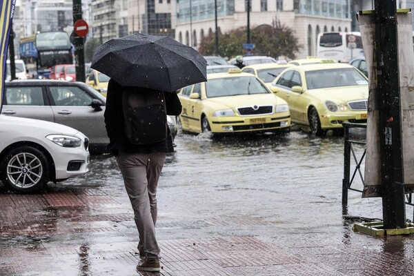 Καιρός: Τσικνοπέμπτη με βροχές, καταιγίδες και χιόνια μέχρι την Πάρνηθα