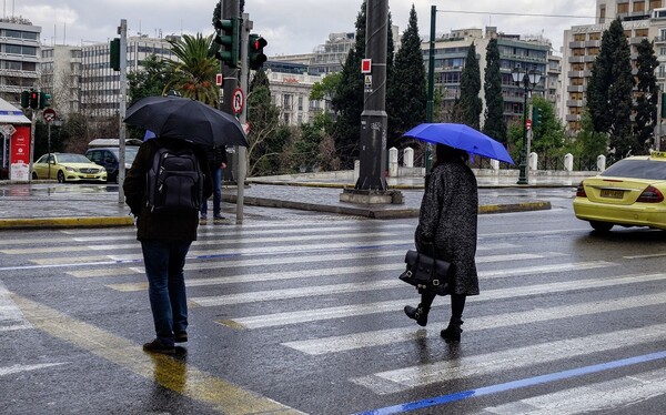 Καιρός: Βοριάδες με βροχές, καταιγίδες και χιόνια στα ορεινά