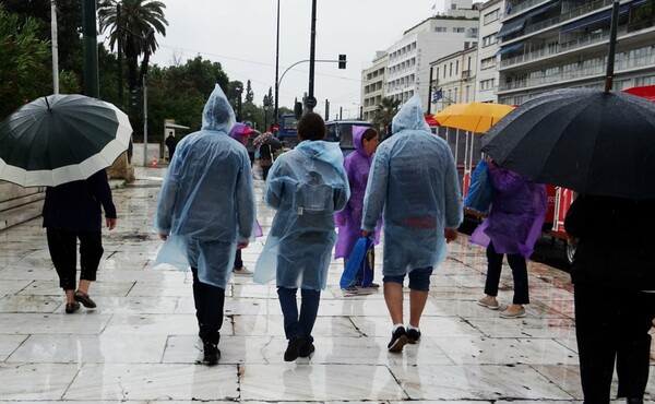 Καιρός: Πτώση της θερμοκρασίας, βροχές και θυελλώδεις άνεμοι