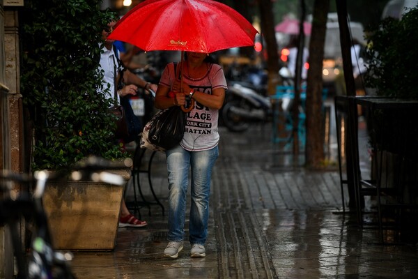 Φθινοπωρινός καιρός με νεφώσεις και τοπικές βροχές