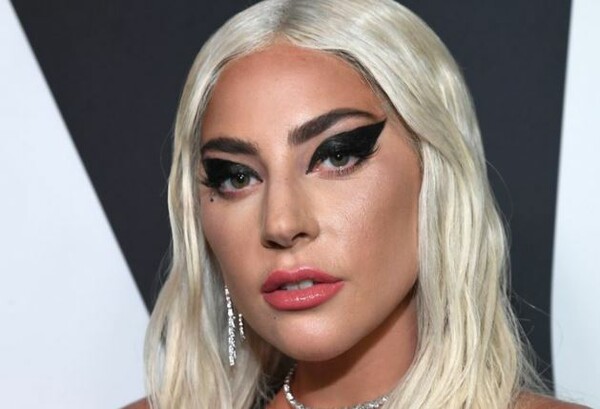 «Ρατσιστής και ηλίθιος»: Η Lady Gaga επιτίθεται στον Τραμπ για τον Τζορτζ Φλόιντ