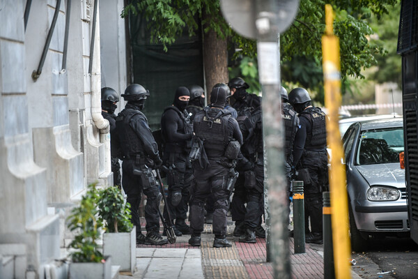 Επιχείρηση της αστυνομίας για εκκένωση σε υπό κατάληψη κτίριο στο Πεδίον του Άρεως