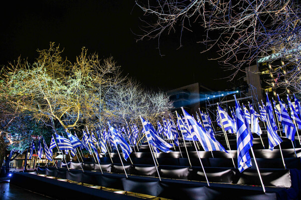 Στολισμένη πλατεία Συντάγματος για την επέτειο της 25ης Μαρτίου