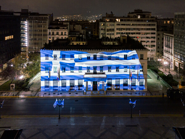 Στολισμένη πλατεία Συντάγματος για την επέτειο της 25ης Μαρτίου