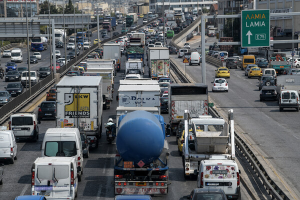 Κυκλοφοριακό «χάος» στην Αθηνών - Λαμίας: Ουρές χιλιομέτρων λόγω έργων