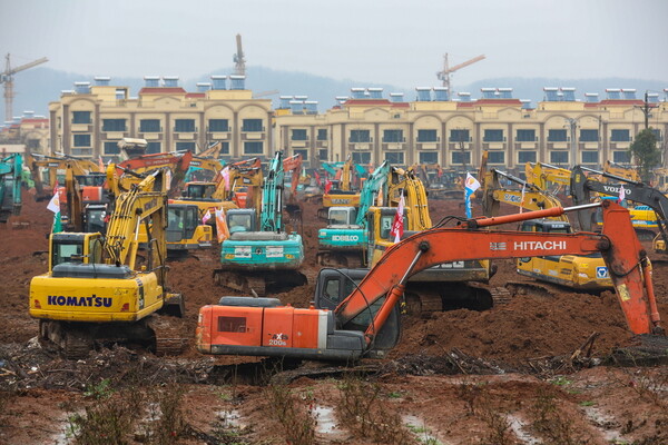 Κίνα - Κοροναϊός: Χτίζουν νέο νοσοκομείο σε έξι μέρες - Εντυπωσιακές εικόνες από το εργοτάξιο