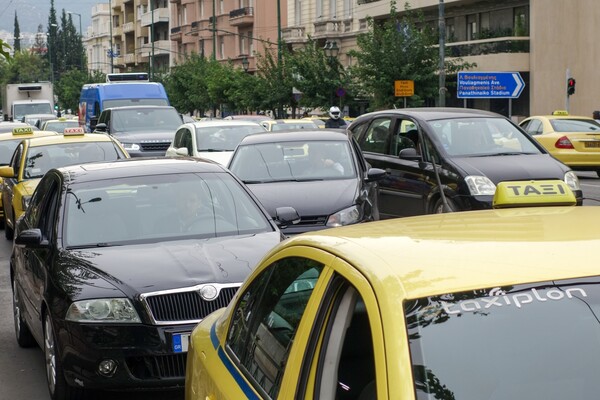 Κίνηση στους δρόμους: Μποτιλιάρισμα και μεγάλη ταλαιπωρία για τους οδηγούς