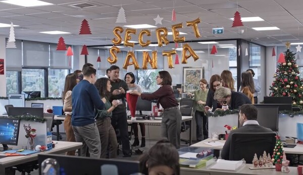 Secret Santa στο γραφείο: Τι δώρο παίρνει κανείς στο αφεντικό;