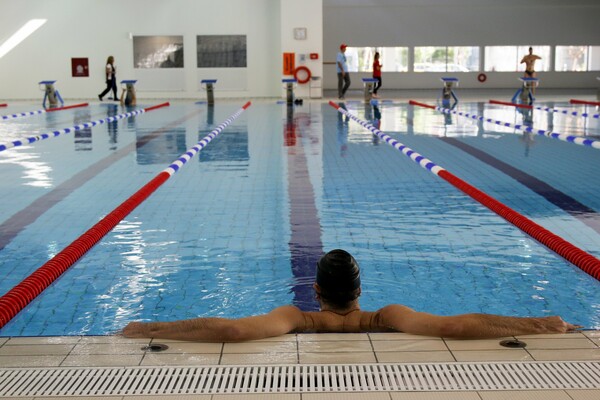 Κρήτη: Στη ΜΕΘ 45χρονη που υπέστη ανακοπή ενώ κολυμπούσε σε πισίνα