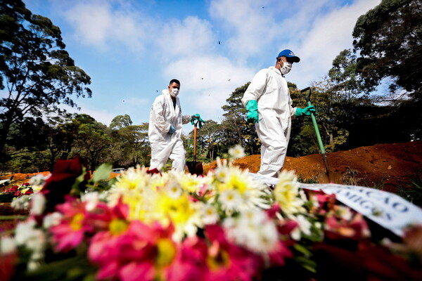 Κορωνοϊός- Βραζιλία: Για πρώτη φορά πάνω από 1.000 νεκροί σε 24 ώρες- Ρεκόρ και στα κρούσματα
