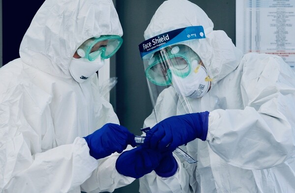 Κορωνοϊός - Έρευνα: Νέο στέλεχος του ιού είναι έως και 6 φορές πιο μολυσματικό
