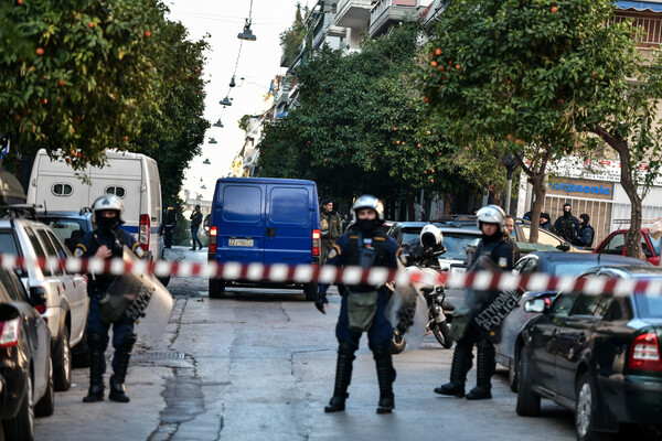 Δικηγόρος συλληφθέντων στο Κουκάκι: Οι αστυνομικοί βιαιοπράγησαν - Δεν με αφήνουν να επικοινωνήσω μαζί τους