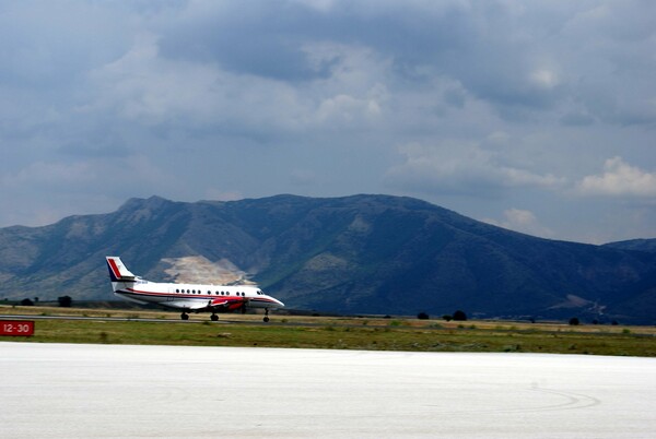 Ατύχημα με εκπαιδευτικό αεροπλάνο στην Κοζάνη - Βγήκε εκτός διαδρόμου