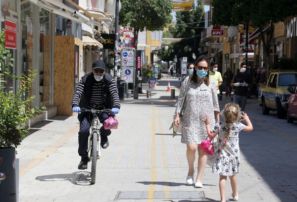 Η Κύπρος ανακοίνωσε 20.000 τεστ σε σχολεία και επίδομα 900 ευρώ σε ανθρώπους του Πολιτισμού