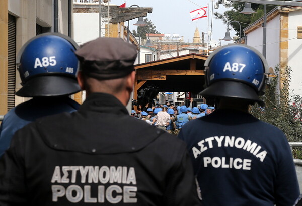 Υπόθεση δολοφονίας - αυτοκτονίας στην Κύπρο: Η αστυνομία βρήκε δύο πτώματα σε σπίτι
