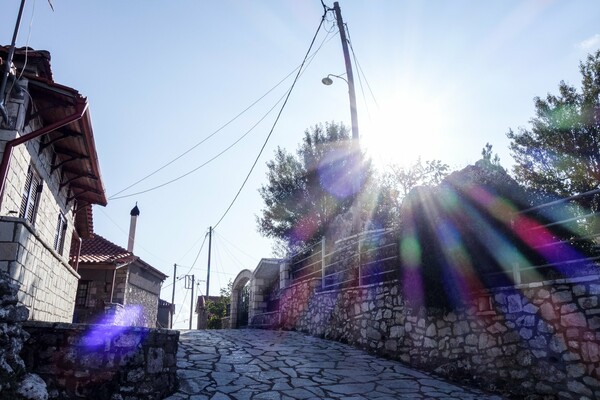 Meteo: Θερμή εισβολή ως την Τρίτη, πάνω από τους 20 βαθμούς η θερμοκρασία