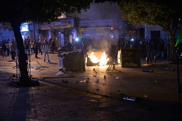 Νύχτα έντασης στη Βηρυτό - Συγκρούσεις, χημικά και πετροπόλεμος στις αντικυβερνητικές διαδηλώσεις