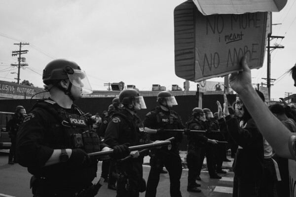 Αποκλειστικό φωτορεπορτάζ από τις διαμαρτυρίες στο Λος Άντζελες για τον θάνατο του Φλόιντ