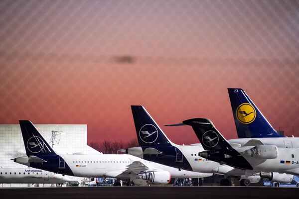 H Lufthansa κόβει 22.000 θέσεις εργασίας -Για να αντέξει την κρίση