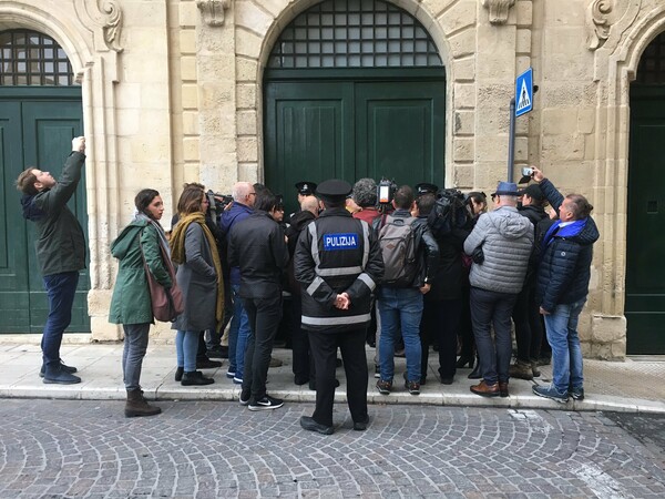 Μάλτα: Εισβολή πολιτών στο γραφείο του πρωθυπουργού - Ζητούν την παραίτησή του για τη δολοφονία Γκαλιζία