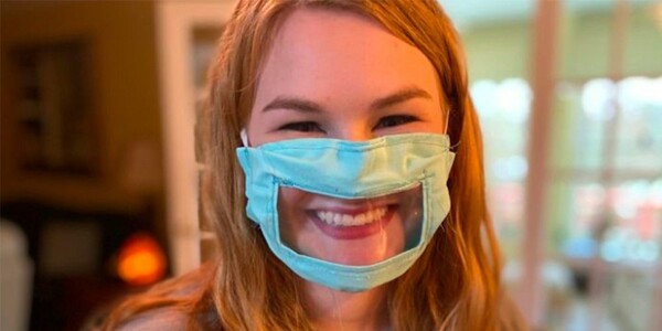 Φοιτήτρια φτιάχνει ειδικές μάσκες για κωφούς και βαρήκοους