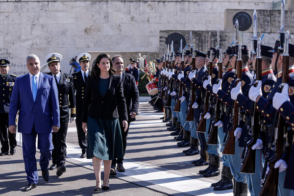 Πλήθος κόσμου στην μαθητική παρέλαση της Αθήνας για την 28η Οκτωβρίου