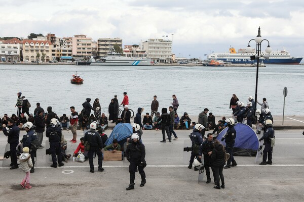 Προσφυγικό: Έκρυθμη η κατάσταση στη Λέσβο - Ενισχύσεις με ΜΑΤ