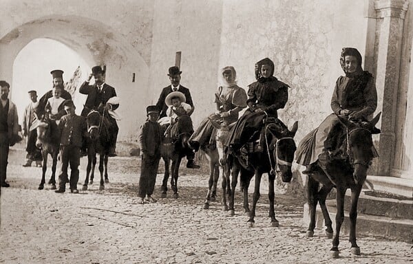 Αντώνης Λαγκαδάς. 'Ενας Σαντορινιός κοσμοπολίτης φωτογράφος.