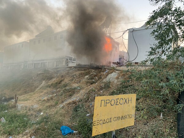 Νέα φωτιά στη Μόρια- Καίγονται σκηνές, απομακρύνεται ο κόσμος
