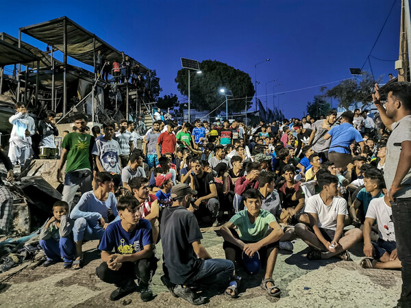 Παρέμβαση από Ύπατη Αρμοστεία OHE: Η κυβέρνηση να μετακινήσει άμεσα χιλιάδες πρόσφυγες από τα νησιά