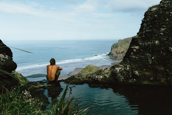 Instagrammers αψηφούν τον κίνδυνο για την τέλεια φωτογραφία - Σε γκρεμό 50 μ. στη Νέα Ζηλανδία