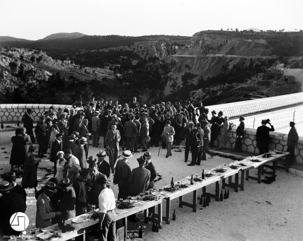 Μία έκθεση με μοναδικές αδημοσίευτες φωτογραφίες από την κατασκευή του Φράγματος του Μαραθώνα