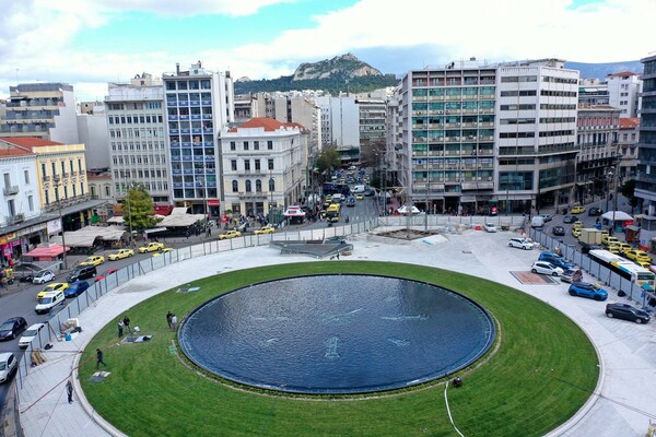 Το συντριβάνι της πλατείας Ομονοίας αναβλύζει ξανά