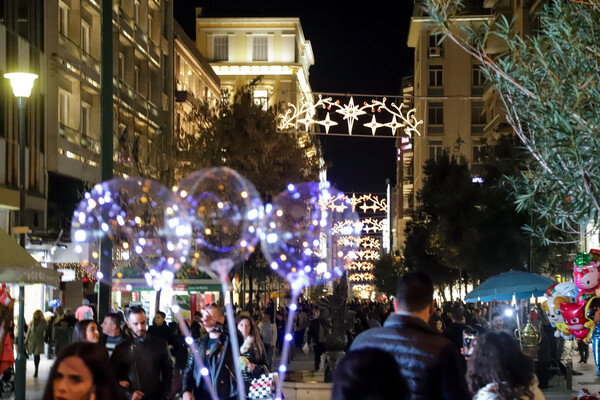 Αρχίζει την Πέμπτη το εορταστικό ωράριο των καταστημάτων