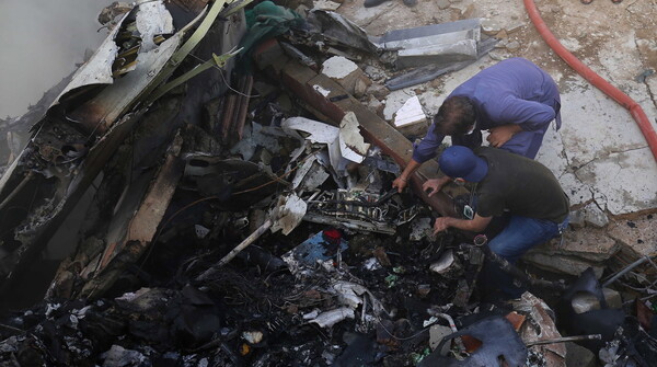Αεροπορική τραγωδία στο Πακιστάν: Επέζησαν δύο επιβάτες - Τα τελευταία λόγια του πιλότου