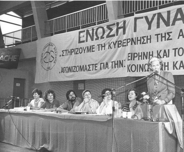 Στην ΕΡΤ των 80's: Ήταν μια ωραία καταστροφή