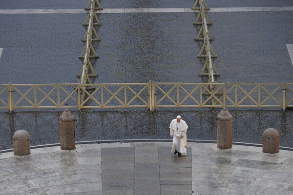 Αρνητικός ο Πάπας στον κορωνοϊό - Πάνω από 11 εκατ. τηλεθεατές παρακολούθησαν την παπική ευλογία